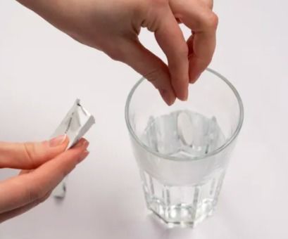 泡騰片直接含著吃暗藏窒息風險，苯胺成分需警惕